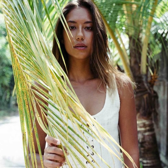 🔥🔥BILLABONG - LACE UP ROMPER🔥🔥 - Picture 2 of 8